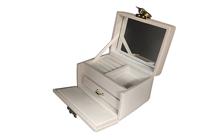 Jewelry box
